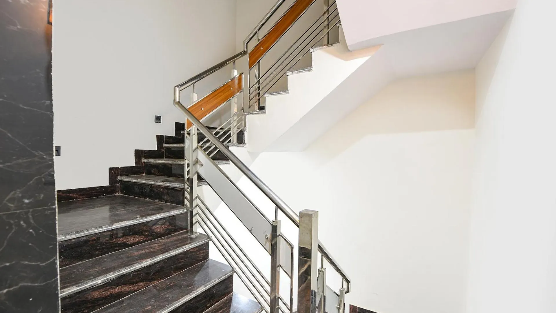 Fabhotel Sk Residency Gurgaon 3*,